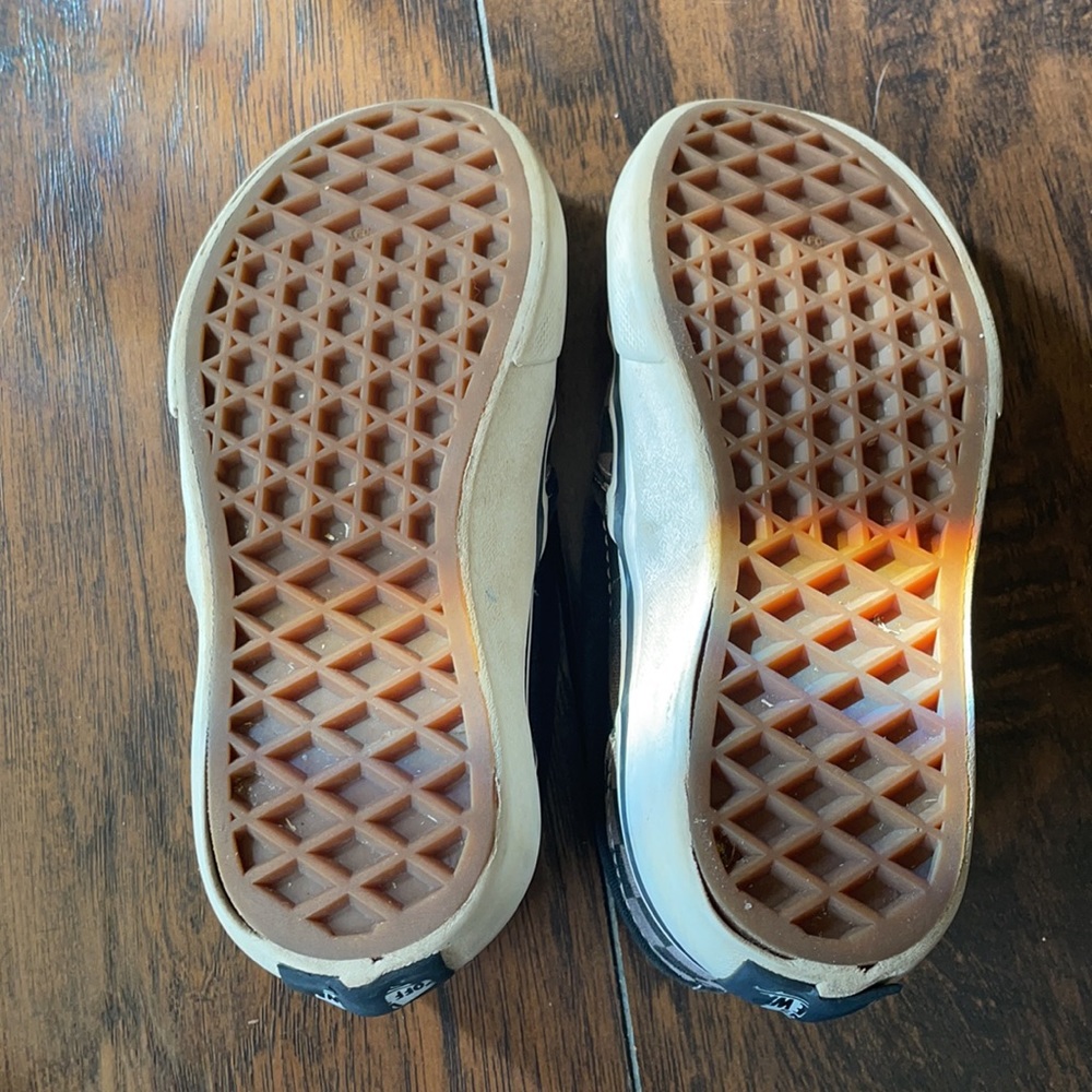 Vans - Picture 3 of 4